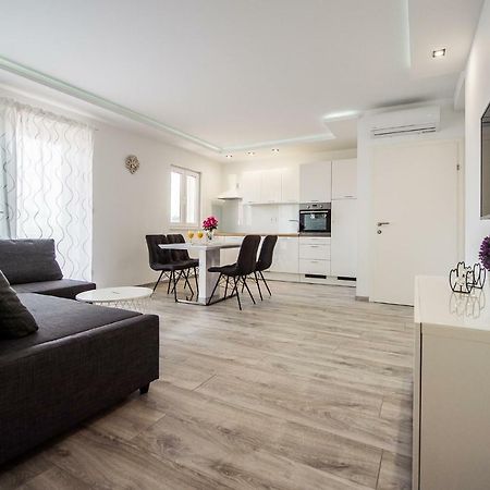 Solin Apartments Praetorium ภายนอก รูปภาพ