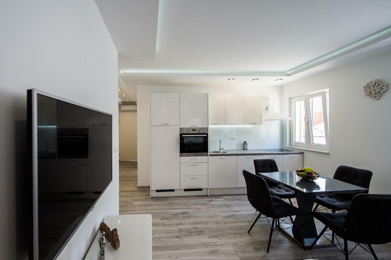 Solin Apartments Praetorium ภายนอก รูปภาพ